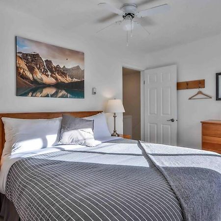 Апартаменты Big Mountain Views - Bright 2-Story Corner Unit Канмор Экстерьер фото