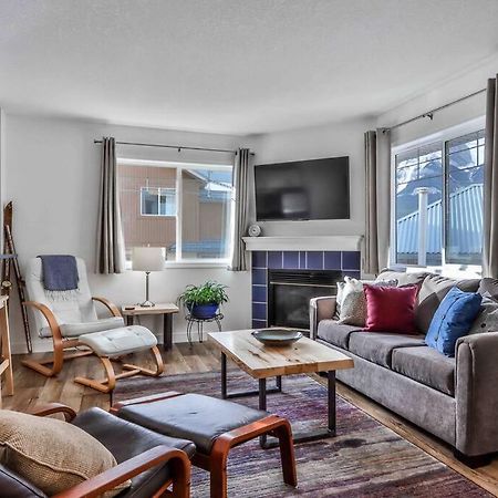 Апартаменты Big Mountain Views - Bright 2-Story Corner Unit Канмор Экстерьер фото