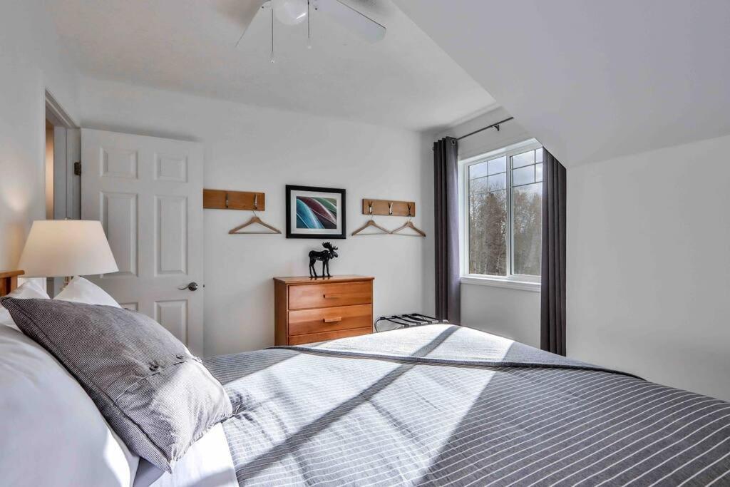 Апартаменты Big Mountain Views - Bright 2-Story Corner Unit Канмор Экстерьер фото