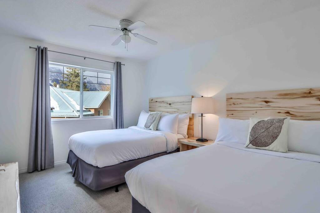Апартаменты Big Mountain Views - Bright 2-Story Corner Unit Канмор Экстерьер фото