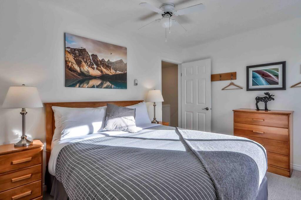 Апартаменты Big Mountain Views - Bright 2-Story Corner Unit Канмор Экстерьер фото