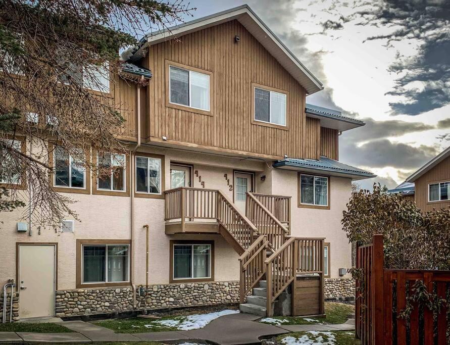 Апартаменты Big Mountain Views - Bright 2-Story Corner Unit Канмор Экстерьер фото