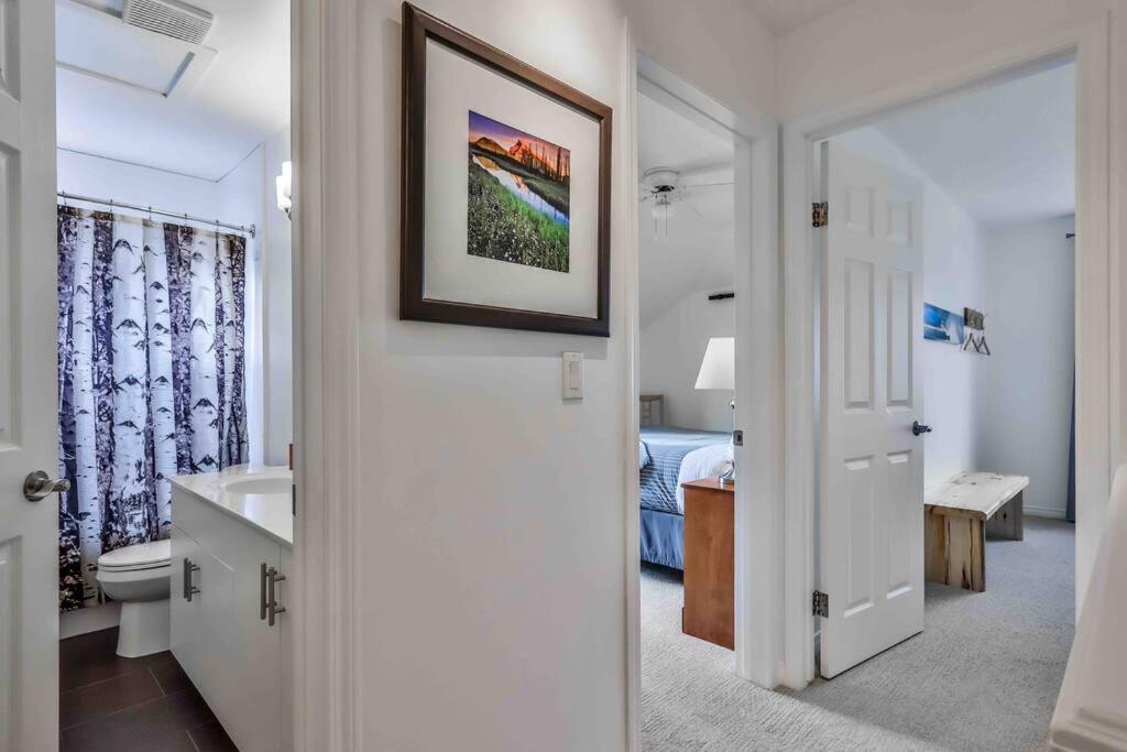 Апартаменты Big Mountain Views - Bright 2-Story Corner Unit Канмор Экстерьер фото